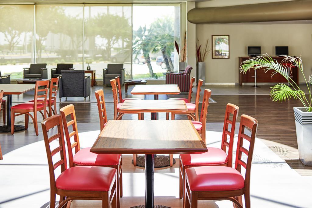 ホテル Ibis Monterrey Aeropuerto Apodaca エクステリア 写真